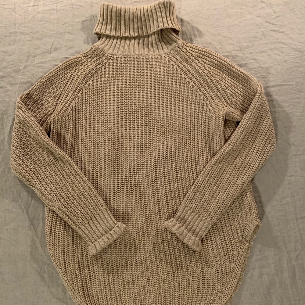 URBAN OUTFITTERS TURTLENECK SWEATER
